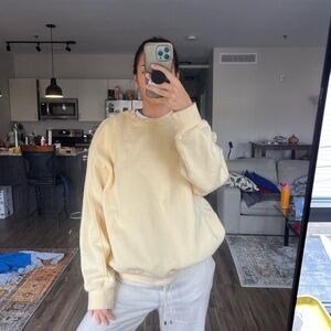 NWOT pastel yellow crewneck sweatshirt size large